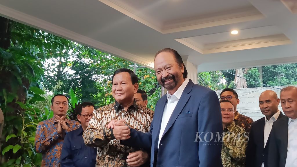 Ketua Umum Partai Nasdem Surya Paloh menemui calon presiden terpilih Prabowo Subianto di Jalan Kertanegara Nomor 4, Jakarta Selatan, Kamis (25/4/2024).