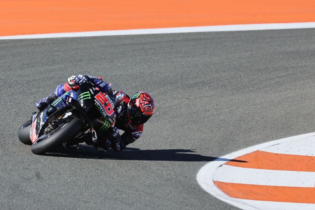 Pebalap Yamaha, Fabio Quartararo, tampil pada balapan MotoGP seri Valencia di Sirkuit Ricardo Tormo, Spanyol, 6 November 2022. 