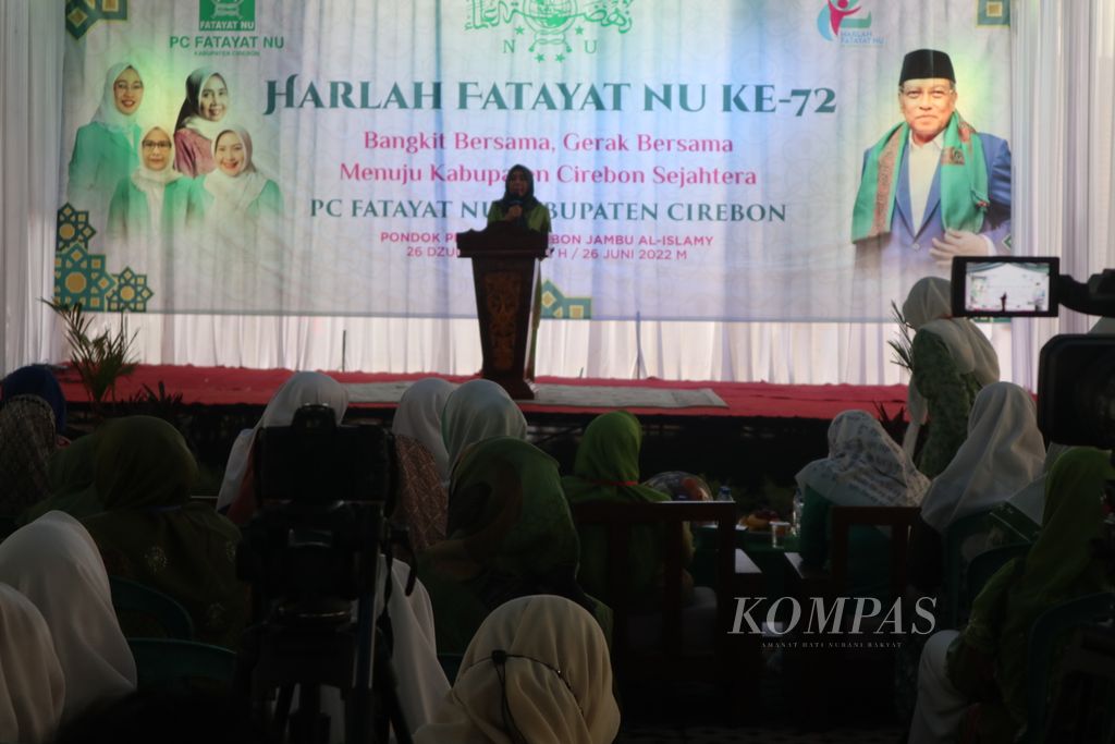 Suasana peringatan Hari Lahir Ke-72 Fatayat NU di Pondok Pesantren Kebon Jambu, Kabupaten Cirebon, Jawa Barat, Minggu (26/6/2022).