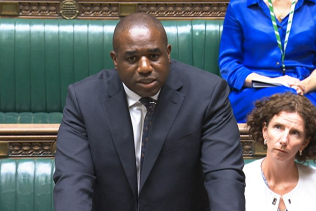 Menteri Luar Negeri Inggris David Lammy di sidang Parlemen Inggris di London, Senin (2/9/2024), menyampaikan keterangan mengenai penjualan senjata ke Israel. 