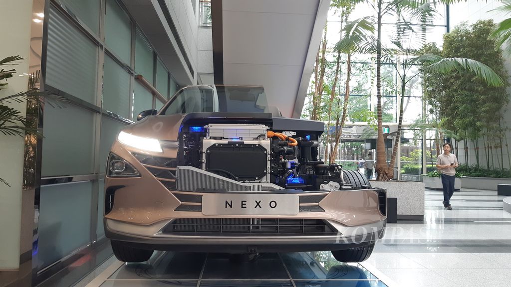 Salah satu prototipe Hyundai Nexo yang merupakan mobil berbahan bakar hidrogen yang dipamerkan di Kantor Pusat Hyundai Motor Company (HMC), Seoul, Korea Selatan, Rabu (12/7/2023).