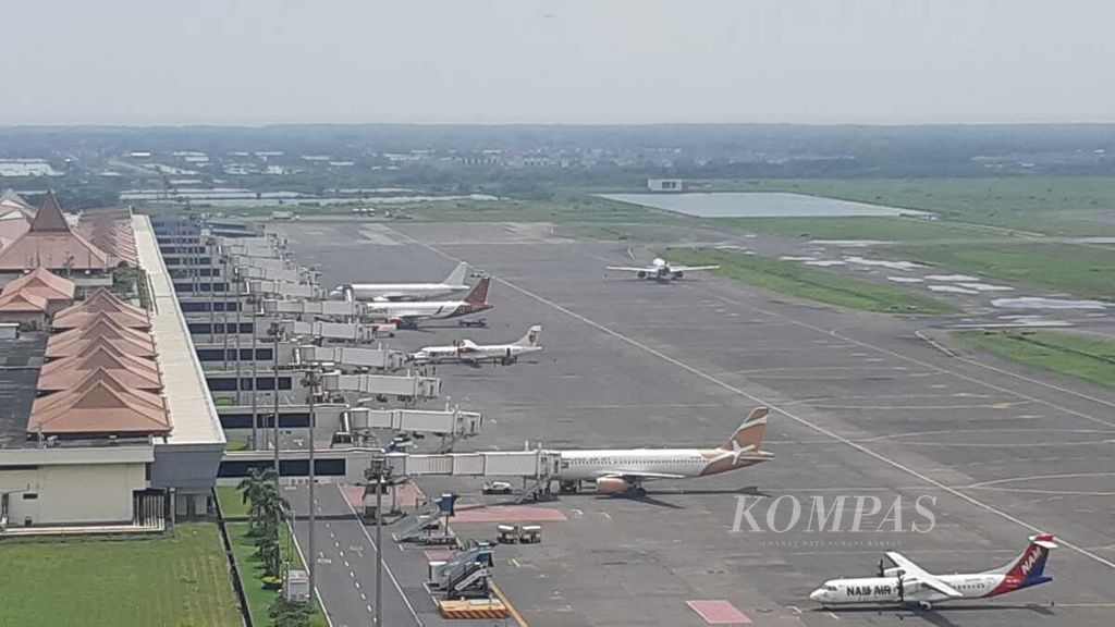 Ilustrasi. Bandar Udara Internasional Juanda, Surabaya, menjadi salah satu tempat parkir pesawat delegasi  negara-negara peserta KTT G20 di Bali pada 15-16 November 2022. 