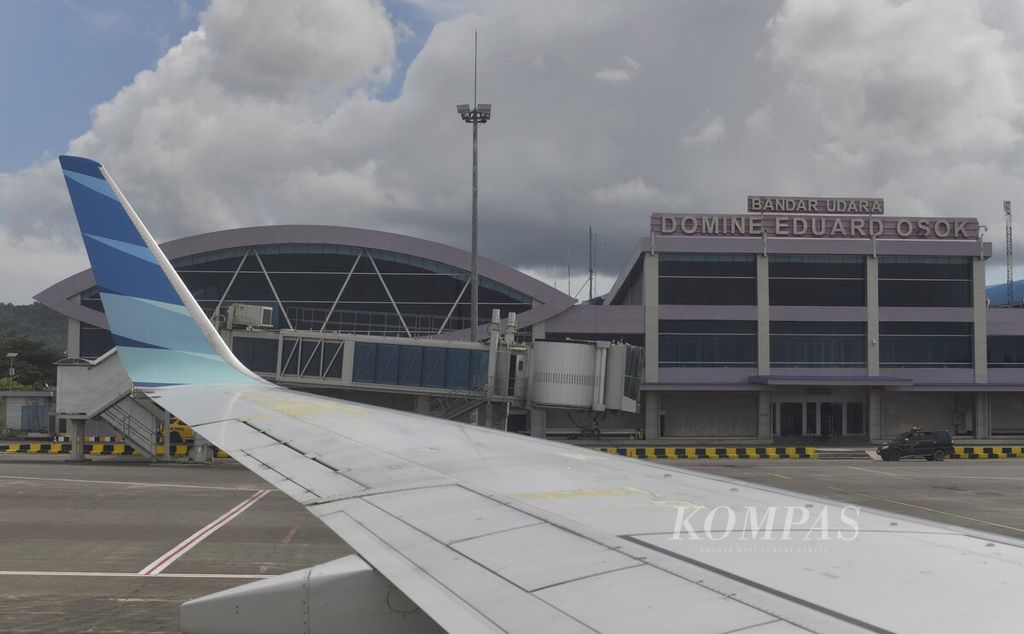 Tampak gedung utama Bandar Udara Domine Eduard Osok, Sorong, Papua Barat, Kamis (22/4/2021). 