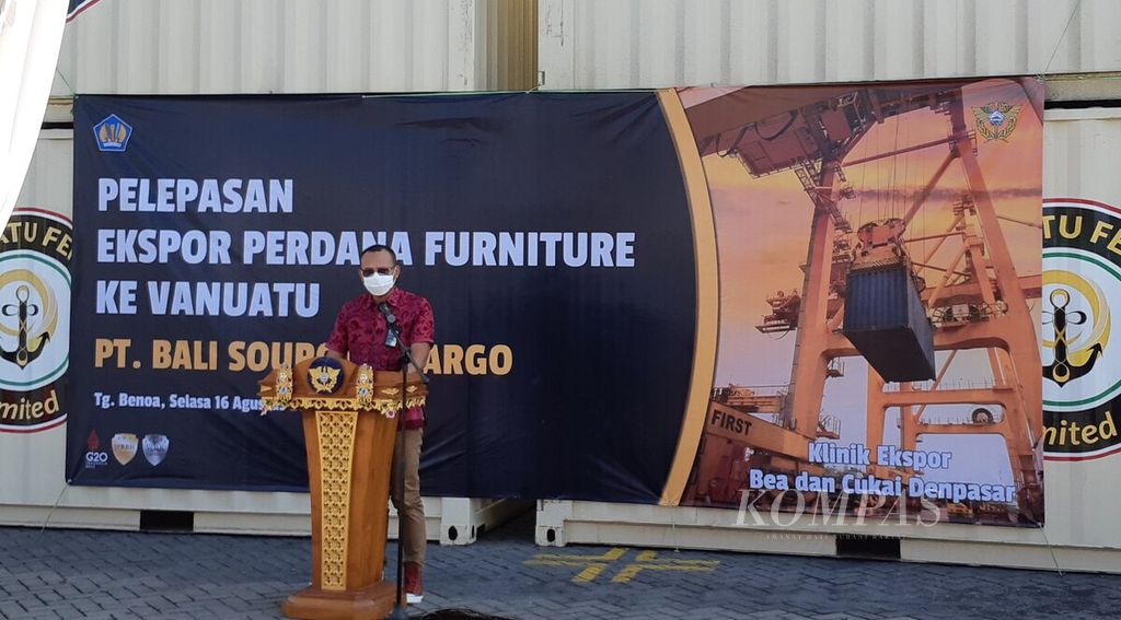 The first export of various furniture from Bali to Vanuatu through Benoa Harbor, Denpasar City, was inaugurated at a ceremony in the Benoa Harbor area, Denpasar City,  on Tuesday (16/8/2022).