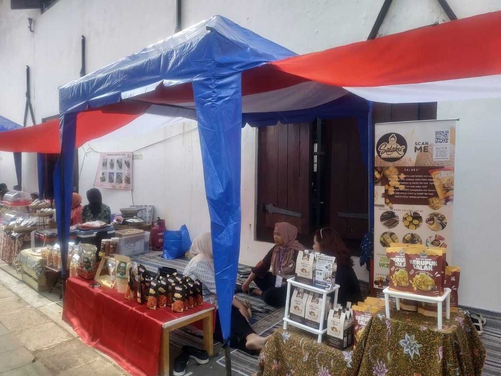 Bazar makanan tradisional untuk memperingati Hari Kebangkitan Nasional dan Hari Ulang Tahun Foodbank of Indonesia (FOI) ke-8 di Museum Bahari, Jakarta Utara, Sabtu (27/5/2023).