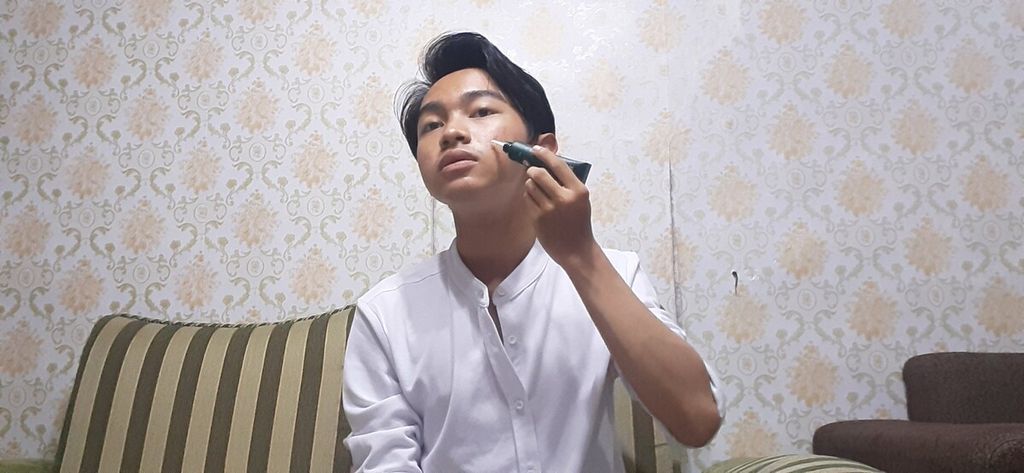 Mohamad Farhan Fitriadi, mahasiswa Universitas Indonesia, yang merawat kulitnya sejak SMP.