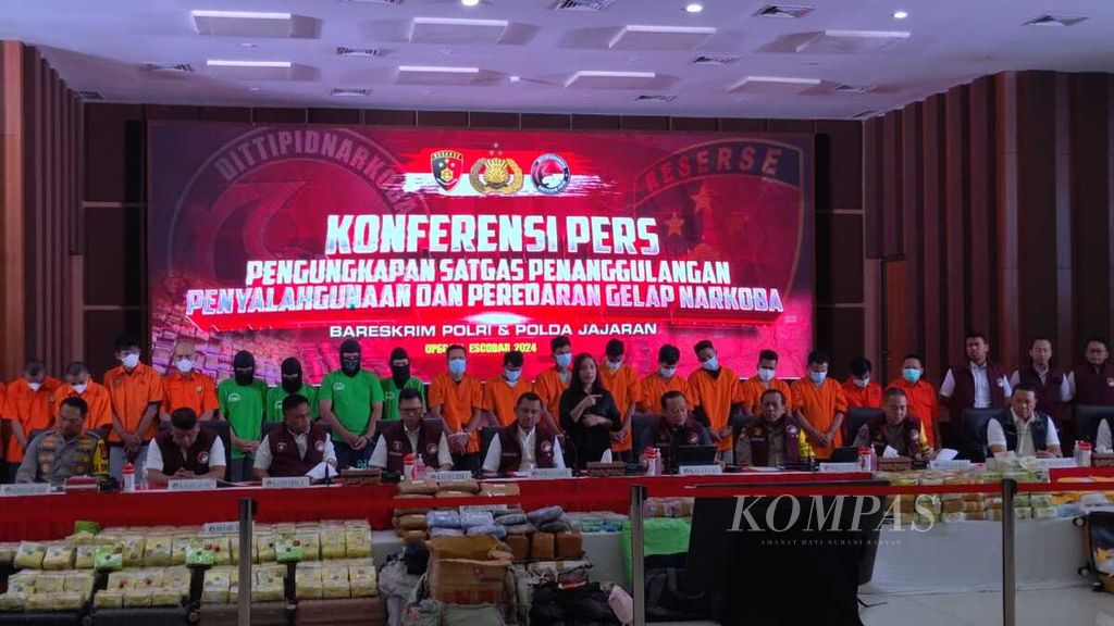 Satuan Tugas Penanggulangan Penyalahgunaan dan Peredaran Gelap Narkoba  menyampaikan laporan kinerja dalam jumpa pers di Gedung Bareskrim Polri, Rabu (13/3/2024), di Jakarta. 