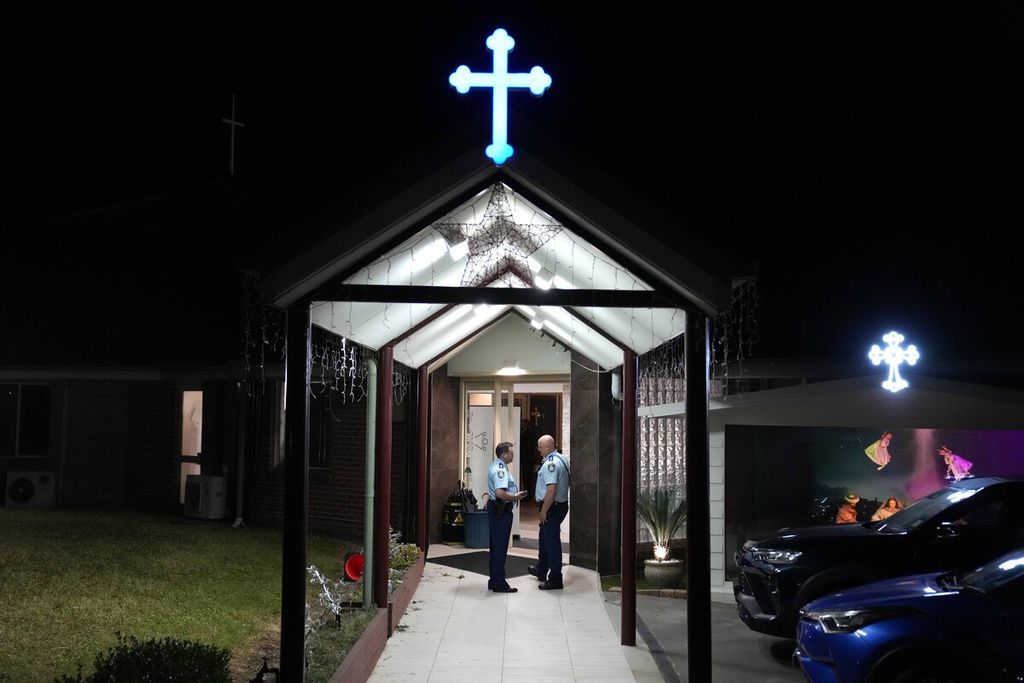 The police stand guard outside the Assyrian Orthodox Church, Good Shepherd Christ, Wakeley, New South Wales, Australia, on Monday (15/4/2024) after a teenager stabbed a bishop and priest who were leading the service, causing a riot.