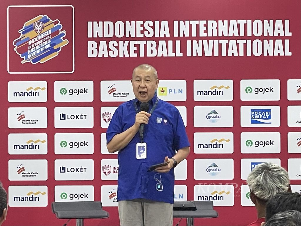 Ketua Umum PP Perbasi Danny Kosasih pada konferensi pers Indonesia Basketball International Invitational (IBII) di Indonesia Arena, Kamis (27/7/2023). 