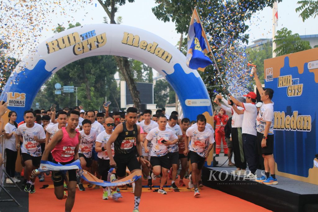 Run the City Medan merupakan bagian dari LPS Monas Half Marathon di Medan, Sumatera Utara, Minggu (5/5/2024). 