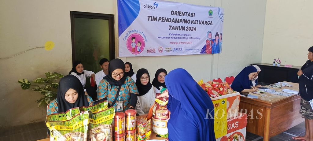 Suasana operasi pangan murah di Kelurahan Lesanpuro, Kecamatan Kedungkandang, Kota Malang, Jawa Timur, Selasa (19/3/2024).