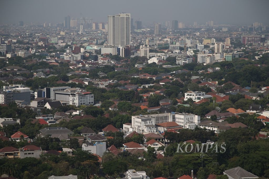 Ruang terbuka hijau di sela-sela perumahan dan perkantoran di kawasan Menteng, Jakarta, Kamis (19/9/2019). 