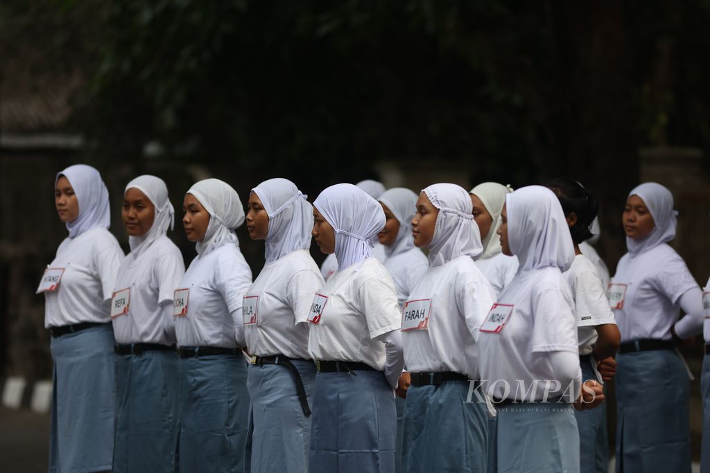 Pelajar mengikuti pelatihan untuk menjadi anggota Paskibraka Daerah Istimewa Yogyakarta di Pondok Pemuda Ambarbinangun, Kecamatan Kasihan, Bantul, DIY, Selasa (2/8/2022). 