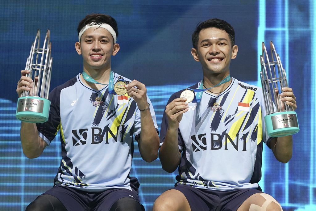 Indonesian badminton men's doubles, Muhammad Rian Ardianto and Fajar Alfian, won the 2023 Malaysia Open after defeating Chinese doubles, Liang Wei Keng and Wang Chang, in the final at the Axiata Arena, Kuala Lumpur, Malaysia, Sunday (15/1/2023). Fajar/Rian won 21-18, 18-21, 21-13..