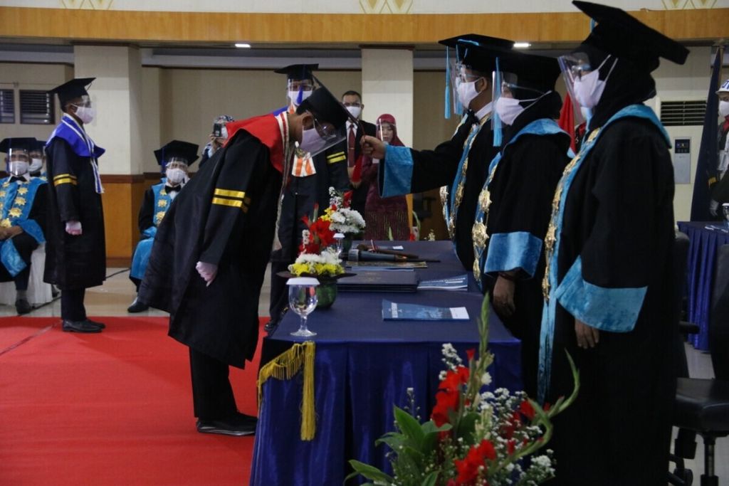 Acara wisuda mahasiswa Politeknik AUP Jakarta di bawah naungan Kementerian Kelautan dan Perikanan, Agustus 2020.  