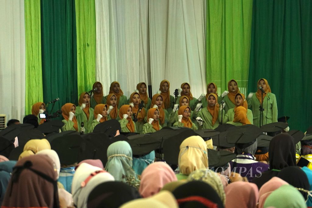 Acara Wisuda Ke-9 Institut Agama Islam Bani Fattah Tambakberas, Jombang, Jawa Timur yang dihadiri Wakil Presiden Maruf Amin, Rabu (15/3/2023).