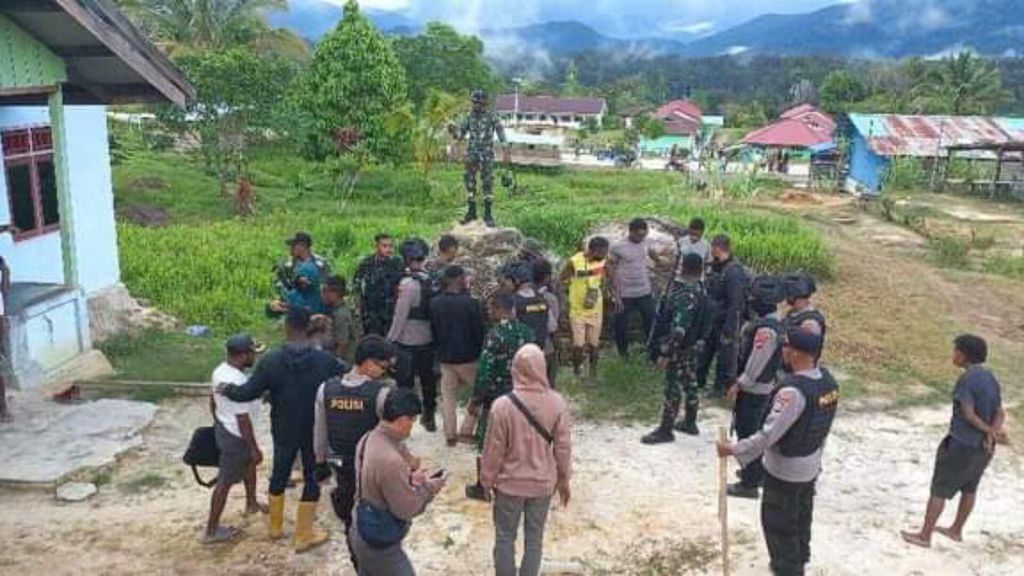 Penangkapan 19 anggota Komite Nasional Papua Barat oleh tim gabungan TNI-Polri di Kabupaten Tambrauw, Papua Barat Daya, Jumat (10/6/2023).