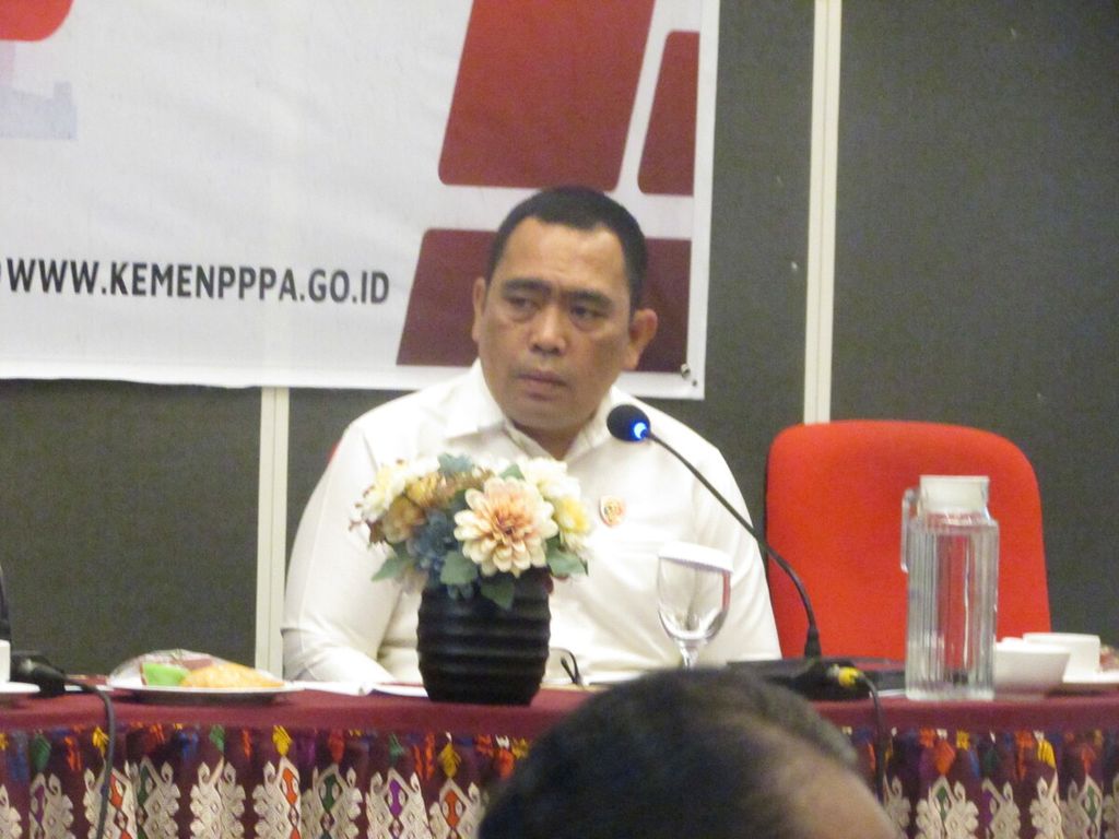 Direktur Reserse Kriminal Umum Polda NTT Komisaris Besar Patar Silalahi saat berbicara mengenai tindak pidana perdagangan orang di Kupang, NTT, Selasa (8/8/2023).