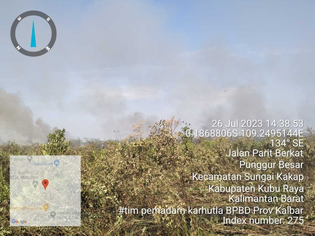 Kebakaran lahan gambut di Kabupaten Kubu Raya, Kalimantan Barat, 26 Juli 2023.
