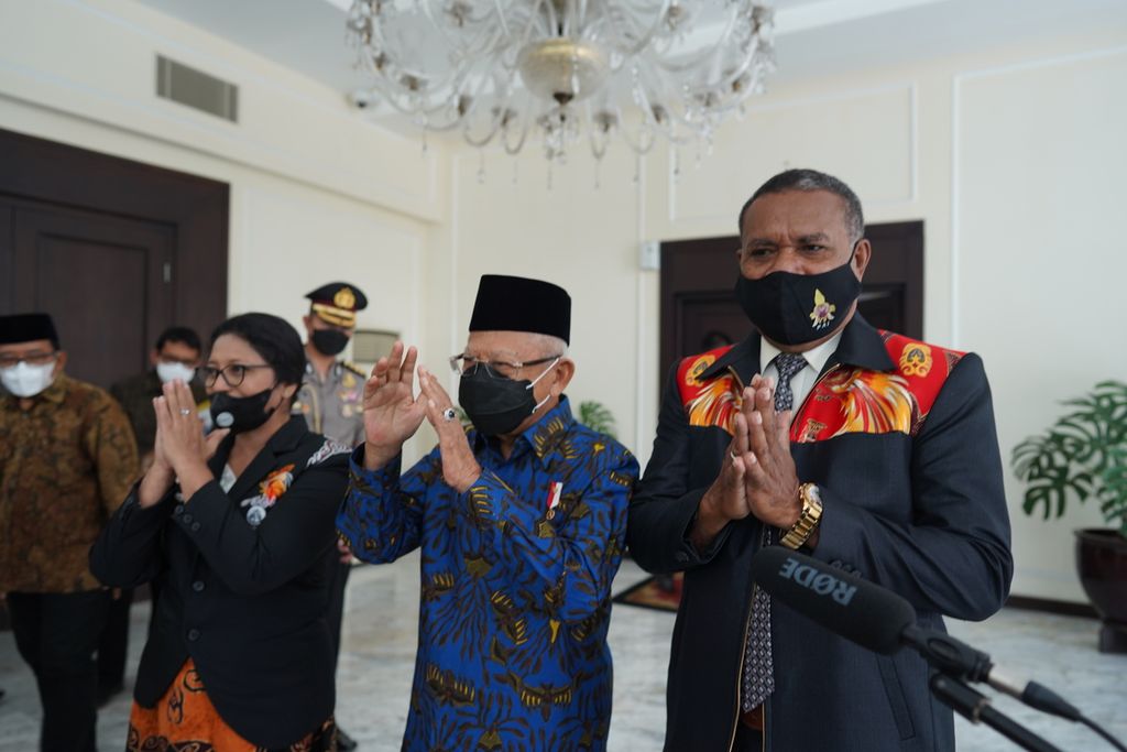 Wakil Presiden Maruf Amin, dalam keterangan pers seusai menerima audiensi Badan Pengurus Persekutuan Gereja-Gereja di Papua (PGGP) di Kantor Wapres, Jalan Merdeka Utara Nomor 15, Jakarta, Rabu (20/4/2022).