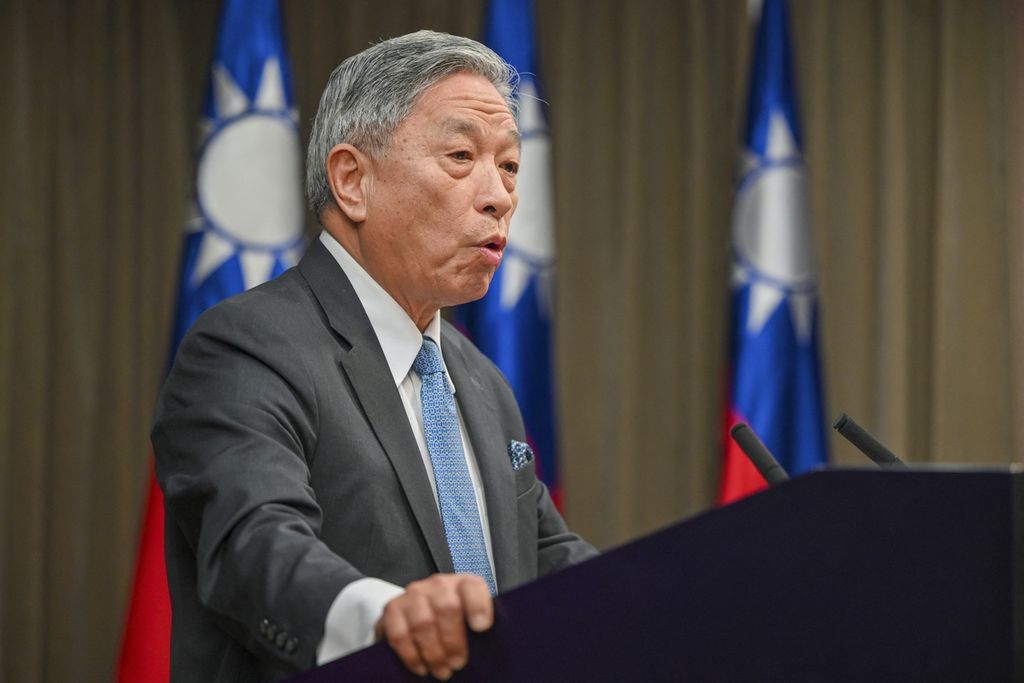 Wakil Menteri Luar Negeri Taiwan Tien Chung-kwang, Senin (15/1/2024), memberikan keterangan kepada media setelah Nauru, negara di Kepulauan Pasifik, memutus hubungan diplomatiknya dengan Taiwan. 