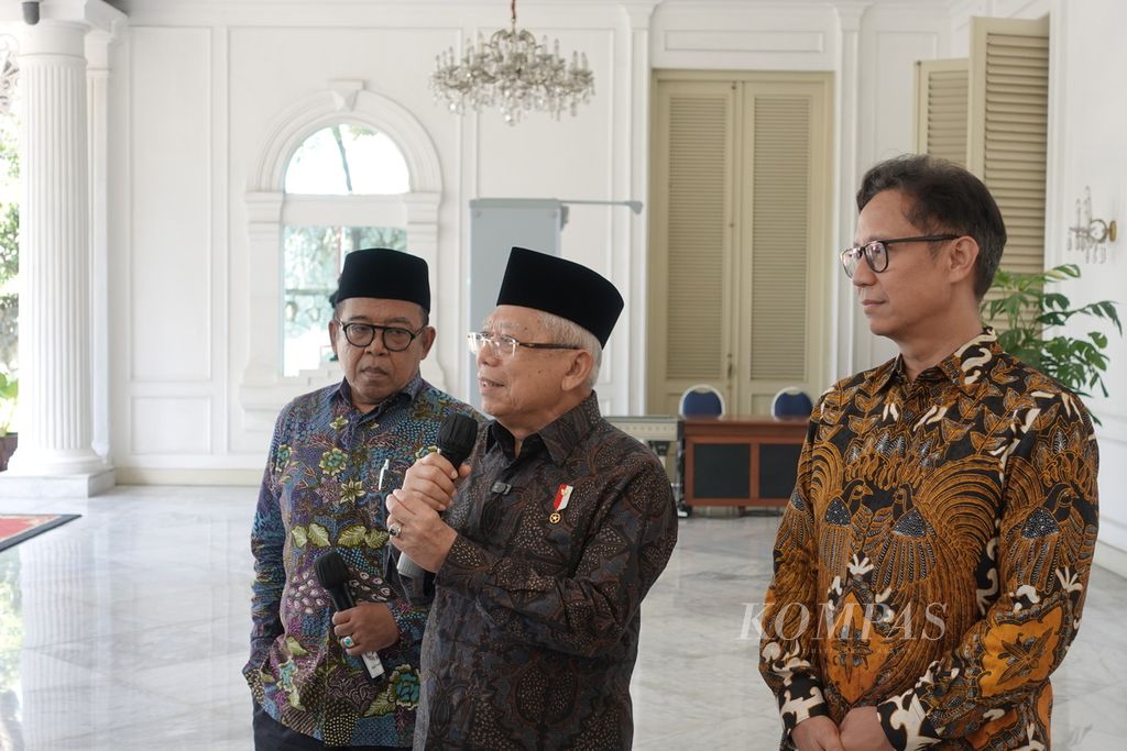 Vice President Ma'ruf Amin gave a press statement after delivering a speech at the National Coordination Meeting of the Indonesian Ulema Council's Women, Youth, and Family Commission at the Vice Presidential Palace on Jalan Merdeka Selatan, Jakarta, on Monday (12/2/2024).