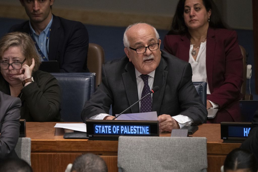 Duta Besar Palestina Riyad H Mansour berbicara dalam pertemuan Komite Khusus Politik dan Dekolonisasi di Markas Besar PBB  di New York, Amerika Serikat, Jumat (11/11/2022). 