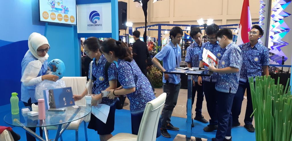 The atmosphere of the 3rd Indonesia Science Expo (ISE) in 2018 which took place at the Indonesia Convention Exhibition ICE), Tangerang, Banten, on Friday (2/11/2018).