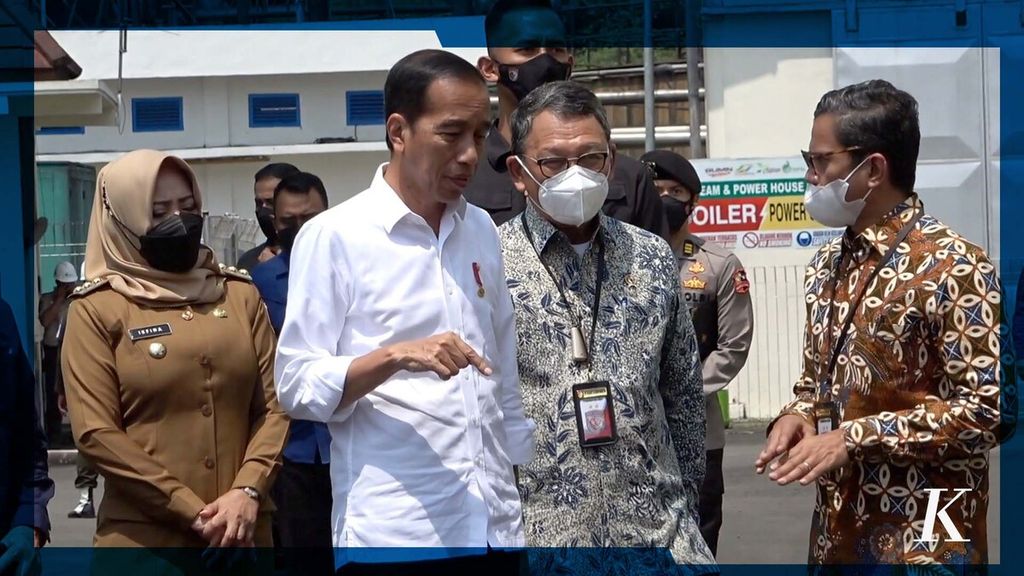 President Joko Widodo targets sugar self-sufficiency for domestic consumption and industry in the next five years. This was conveyed during a visit to the bioethanol factory of PT Energi Agro Nusantara in Mojokerto, East Java, on Friday (4/11/2022).