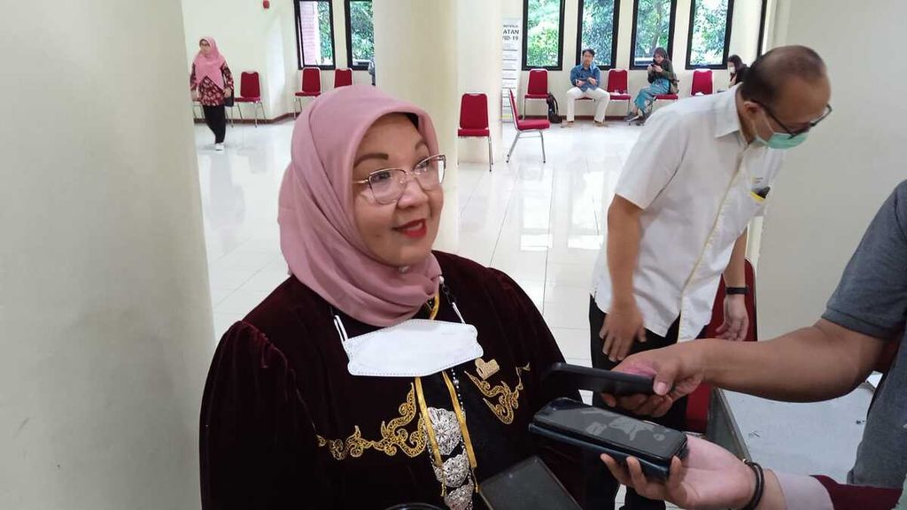 Kepala UI GreenMetric Riri Fitri Sari dalam acara “Pengumuman UI GreenMetric Rankings 2022” pada Senin (12/12/2022) di Balai Sidang Universitas Indonesia, Depok, Jawa Barat.