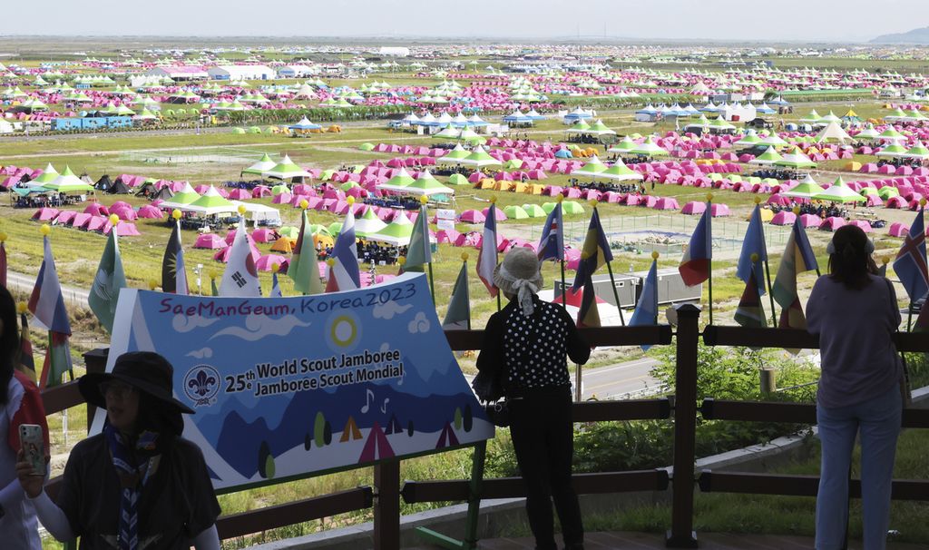 Tenda-tenda berdiri di bumi perkemahan saat berlangsung Jambore Pramuka Sedunia di Buan, Korea Selatan, 4 Agustus 2023.