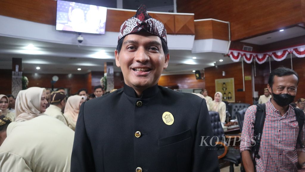 Lucky Hakim saat diwawancarai di sela-sela Peringatan Hari Jadi Ke-495 Indramayu di Kantor DPRD Indramayu, Jawa Barat, Jumat (7/10/2022).