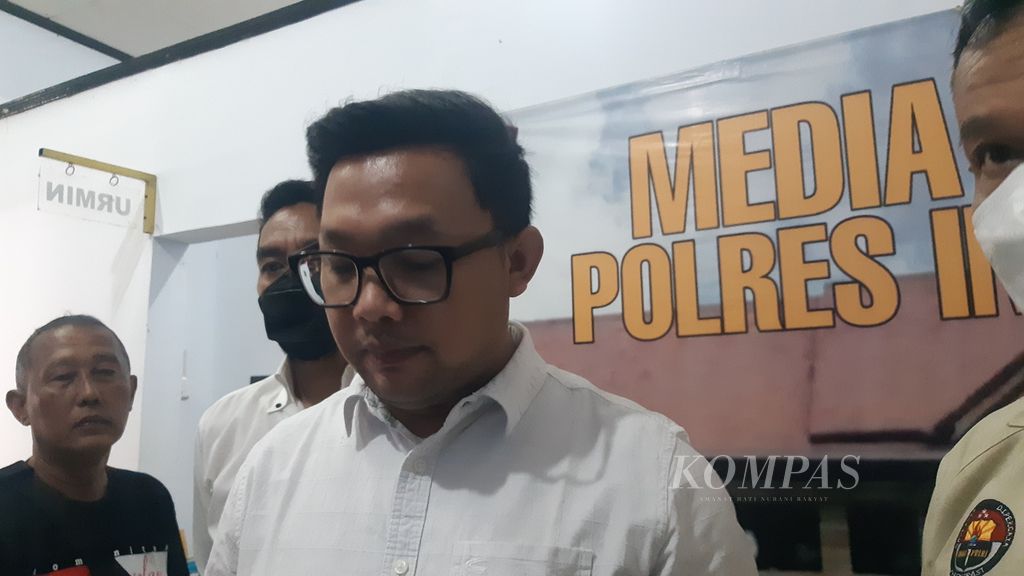 Kepala Satuan Reserse Kriminal Polres Indramayu Ajun Komisaris Fitran Romajimah saat diwawancarai, Senin (26/9/2022), di Indramayu, Jawa Barat.