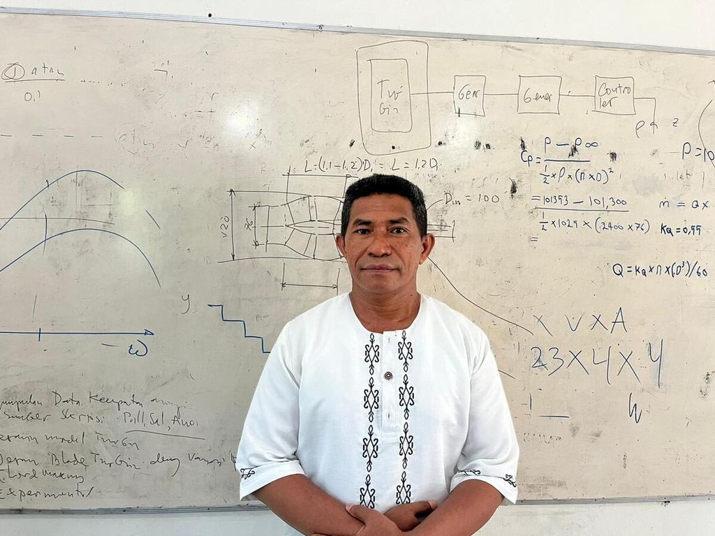 Wakil Dekan Fakultas Teknik Universitas Pattimura Maximilian Rumaherang, ditemui di Ambon, Maluku, Jumat (15/12/2023).
