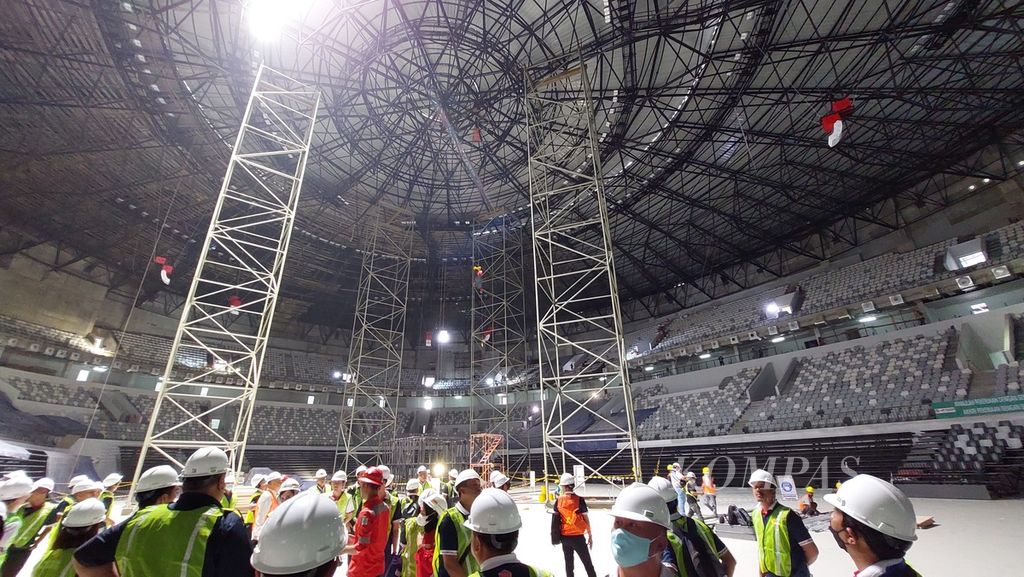 Kunjungan PP Perbasi ke Indonesia Arena, Jakarta, pada Rabu (8/2/2023). Pembangunan arena diperkirakan selesai pada awal Juni. Arena itu akan menjadi tempat penyelenggaraan Piala Dunia FIBA 2023 pada 25 Agustus-10 September.
