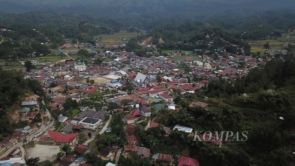 Lansekap Kecamatan Mamasa, ibu kota Kabupaten Mamasa, Sulbar, Minggu (18/8/2019).