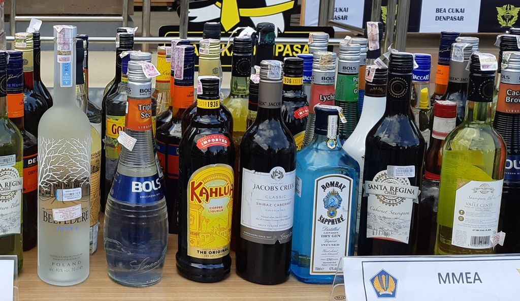 Berbagai jenis minuman mengandung etil alkohol (MMEA) yang menjadi barang milik negara (BMN) hasil penindakan pihak Kantor Pengawasan dan Pelayanan Bea dan Cukai Tipe Madya Pabean A Denpasar yang akan dimusnahkan pada Rabu (13/11/2019).