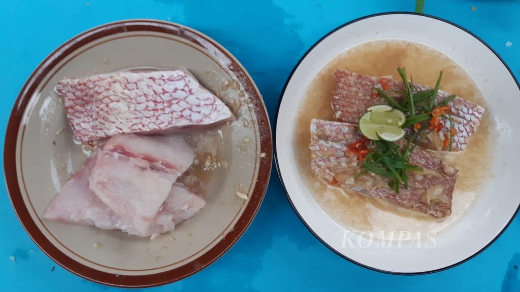 Olahan ikan kakap merah yang diracik oleh Chef La Ode Saiful Rahman dalam kegiatan Green Ramadhan, di Kelurahan Talia, Kendari, Sulawesi Tenggara, Sabtu (16/3/2024). 