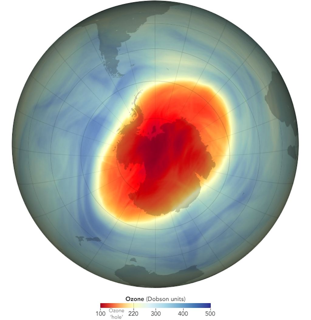 Peta ini menunjukkan ukuran dan bentuk lubang ozon di atas Kutub Selatan pada 5 Oktober 2022 ketika mencapai batas maksimum satu hari dalam setahun. 