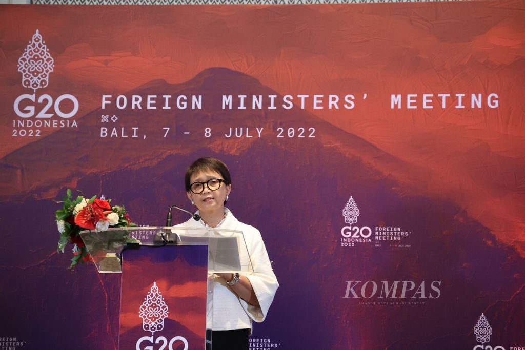 Menteri Luar Negeri RI Retno Marsudi menggelar konferensi pers seusai Pertemuan Menteri Luar Negeri G20 di Nusa Dua, Badung, Bali, Jumat (8/7/2022). Pertemuan itu diharapkan dapat bermanfaat untuk merajut kembali semangat multilateralisme antarbangsa.