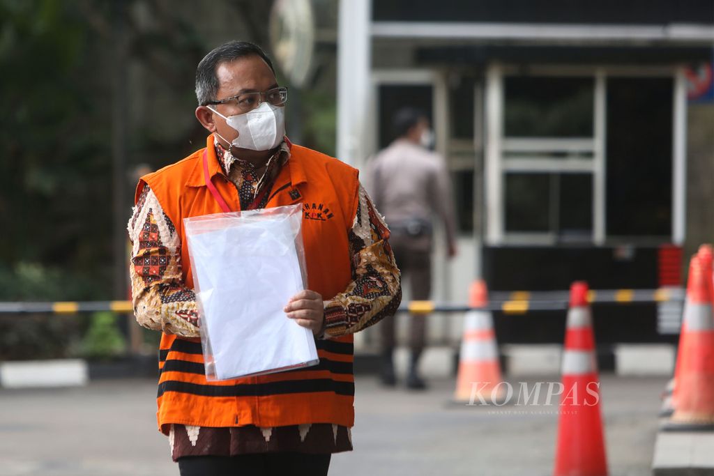 Bupati nonaktif Musi Banyuasin Dodi Reza Alex Noerdin tiba di Gedung KPK, Jakarta, Kamis (4/11/2021). 