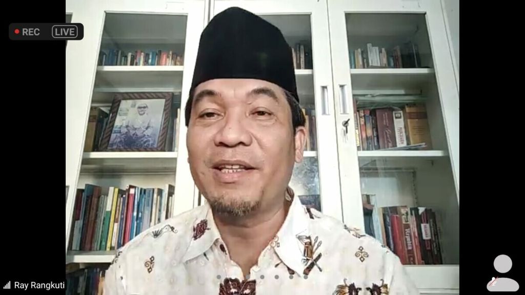 Direktur Lingkar Madani untuk Indonesia (Lima) Ray Rangkuti pada diskusi daring bertajuk Demi Ibu Kota Negara: Rusak Sistem Negara” yang digelar Senin (13/12/2021). 
