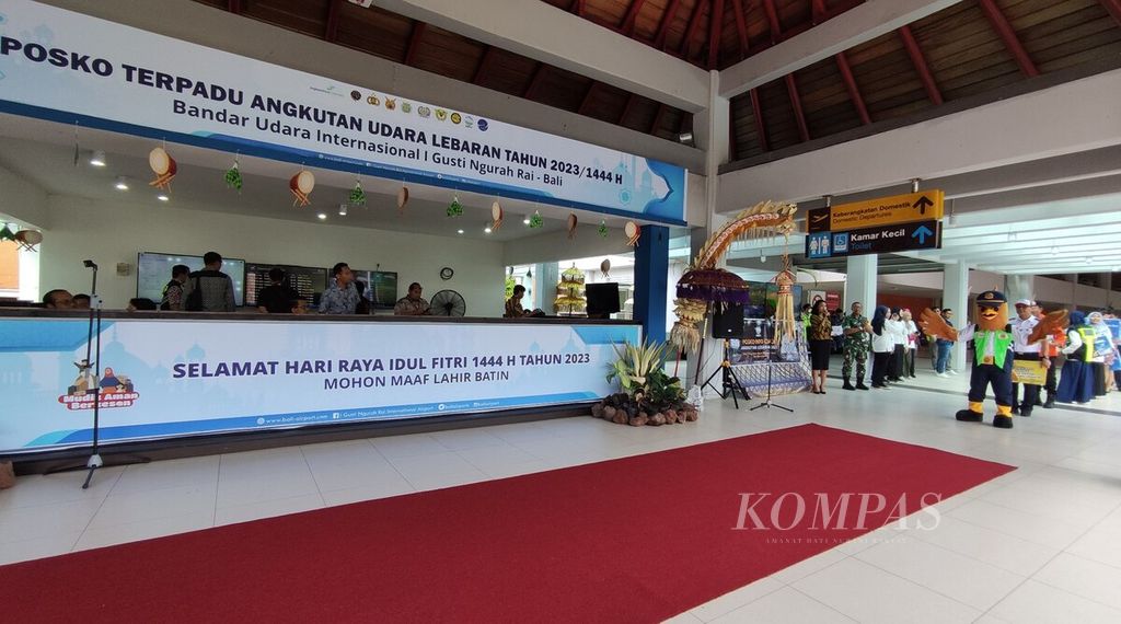 Komponen pemangku kepentingan di lingkungan Bandara Internasional I Gusti Ngurah Rai, Bali, membuka Posko Terpadu Angkutan Udara Lebaran Tahun 2023/1444 Hijriah Bandara Internasional I Gusti Ngurah Rai di koridor terminal domestik Bandara Internasional I Gusti Ngurah Rai, Badung, mulai Jumat (14/4/2023).