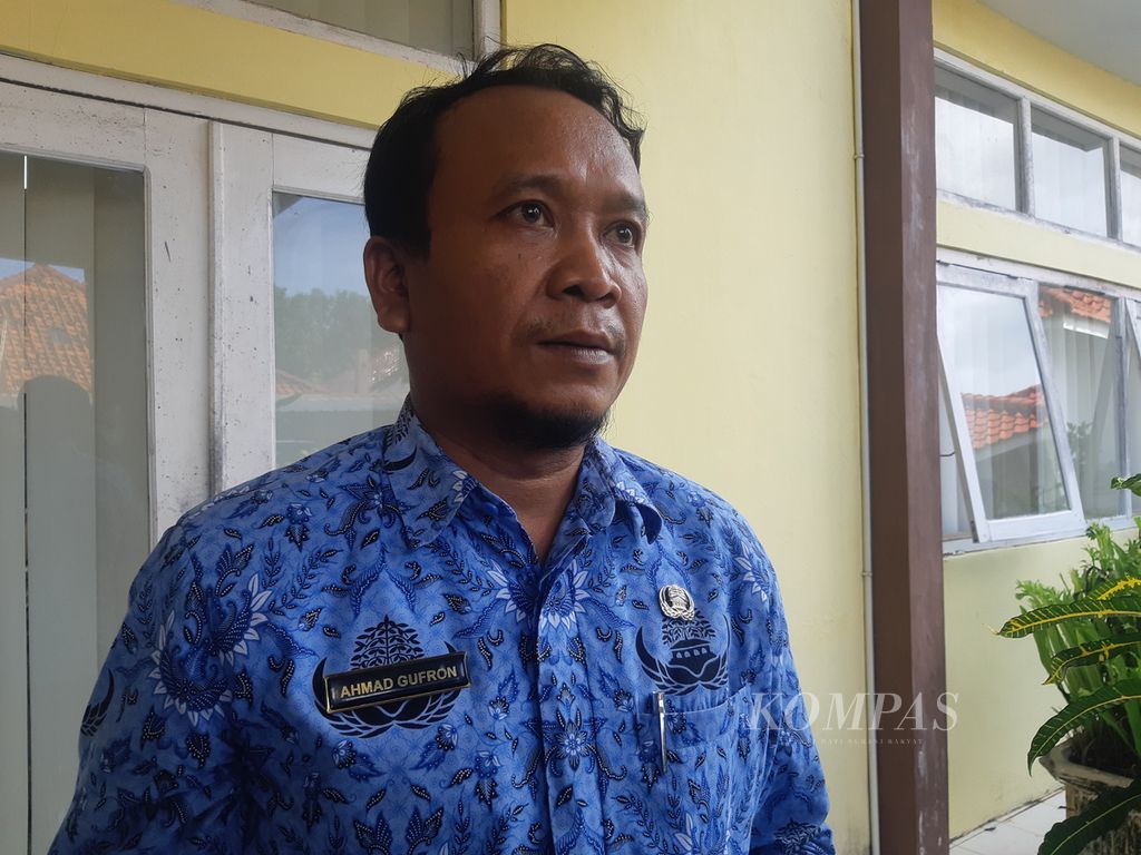 Koordinator Wilayah III Satuan Tugas PMK Jabar Ahmad Gufron saat diwawancarai di Kabupaten Kuningan, Jawa Barat, Selasa (17/5/2022).