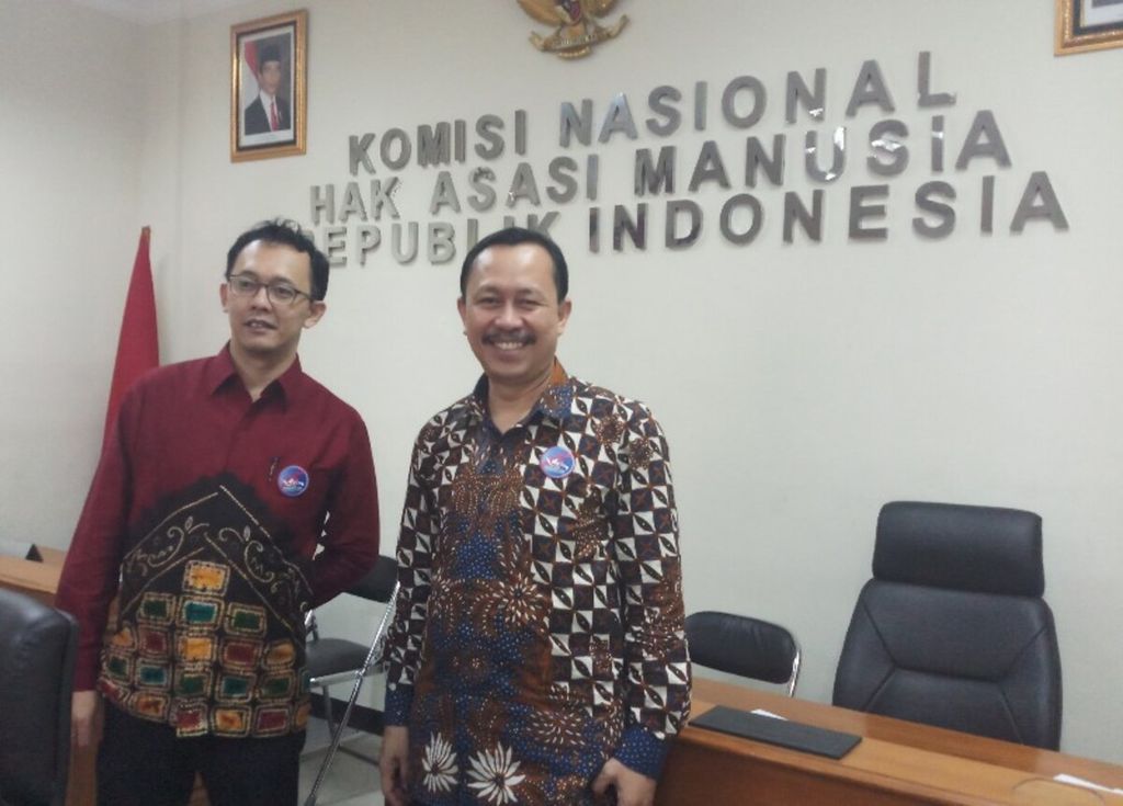 Komisioner Komnas HAM, Beka Ulung Hapsara (kiri), dan Ketua Komnas HAM Ahmad Taufan Damanik (kanan)
