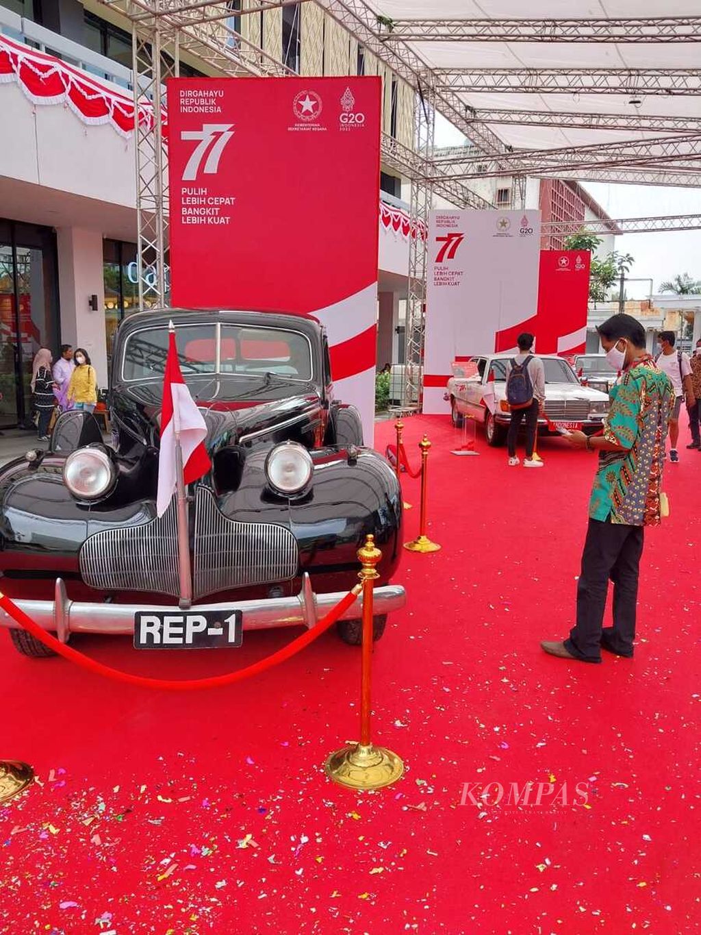 Pameran Arsip dan Mobil Kepresidenan mulai digelar di Sarinah, Jalan MH Thamrin, Jakarta Pusat, Sabtu (13/8/2022), Pameran yang menampilkan mobil para presiden serta beragam arsip bersejarah tersebut merupakan rangkaian peringatan Hari Ulang Tahun Ke-77 Republik Indonesia.