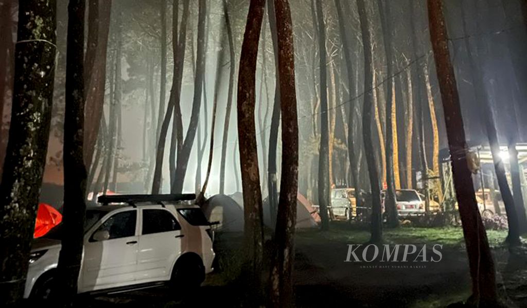 Suasana di Datar Pinus Camp, Pulosari, Pangalengan, Bandung, Jawa Barat, Rabu (27/12/2023).