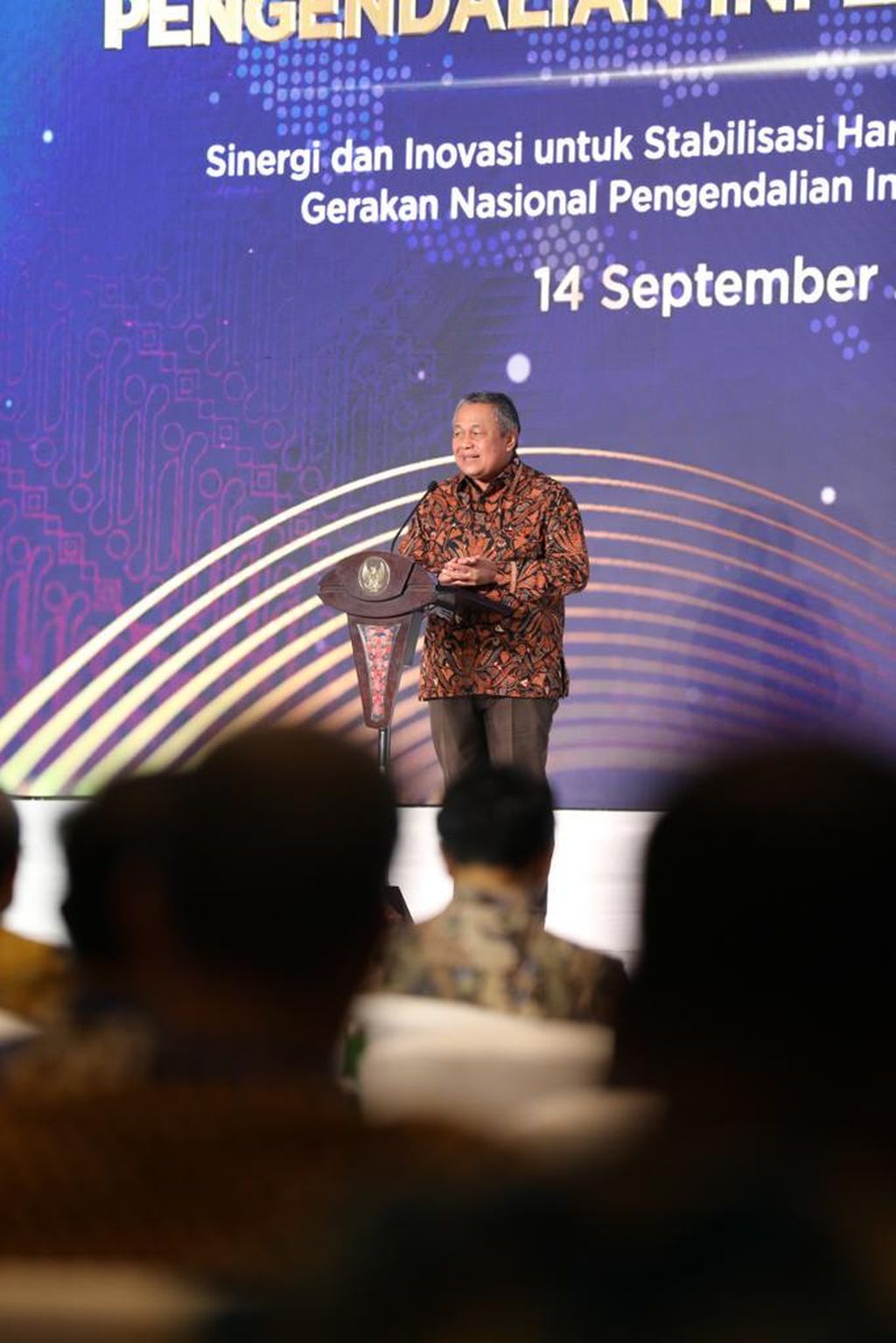Gubernur Bank Indonesia Perry Warjiyo saat menghadiri Rapat Koordinasi Pusat dan Daerah Pengendalian Inflasi Tahun 2022 di Surabaya, Rabu (14/9/2022). 