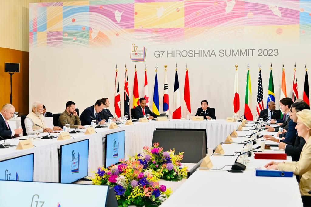 Presiden Joko Widodo ketika menyampaikan pandangannya pada KTT G7 sesi ke-9, di Hotel Grand Prince, Hiroshima, Jepang, 21 Mei 2023. 