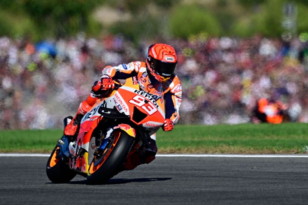 Pebalap Repsol Honda Marc Marquez menjalani sesi kualifikasi Grand Prix MotoGP valencia di Sirkuit Ricardo Tormo, Cheste, dekat Valencia, 5 November 2022. 